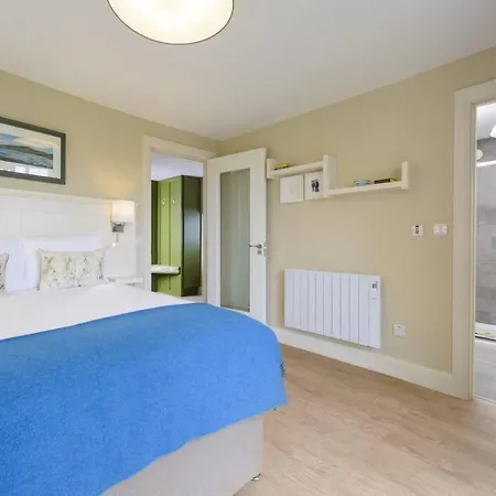 The Burrow アパート ディングル